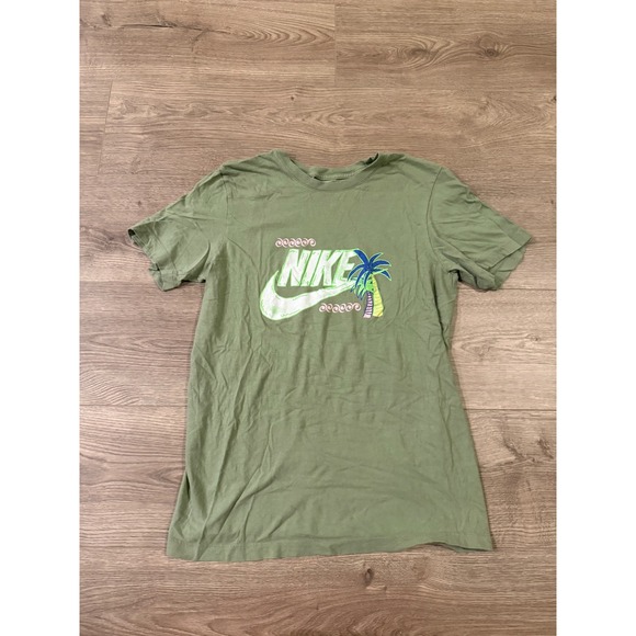 Tops - Nike green and white palm tree t-shirt – Size S Summer